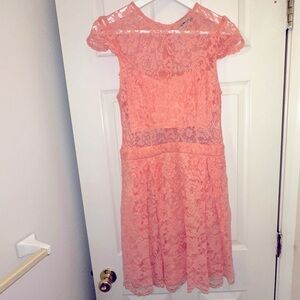 ASOS Peach Pink Lace Cocktail Dress Women’s Size 8, Zip Back & Cap Sleeve - EUC